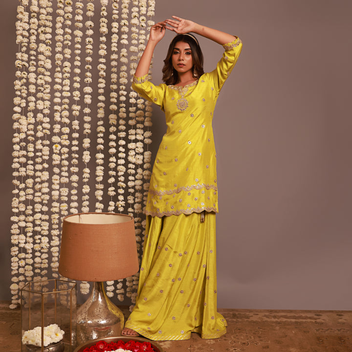 Green Short Kurta Or Kalidar Pant With Organza Dupatta