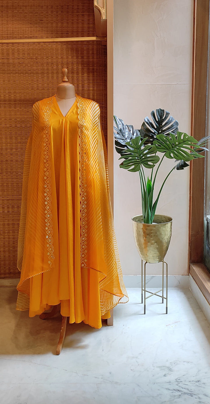 Leheriya Cape With Asymmetric Dress