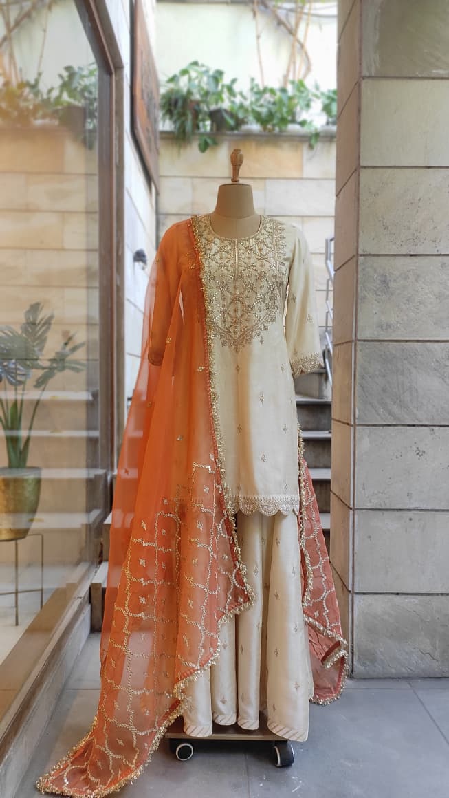 Short Kurta & Kalidar Pant With Organza Dupatta