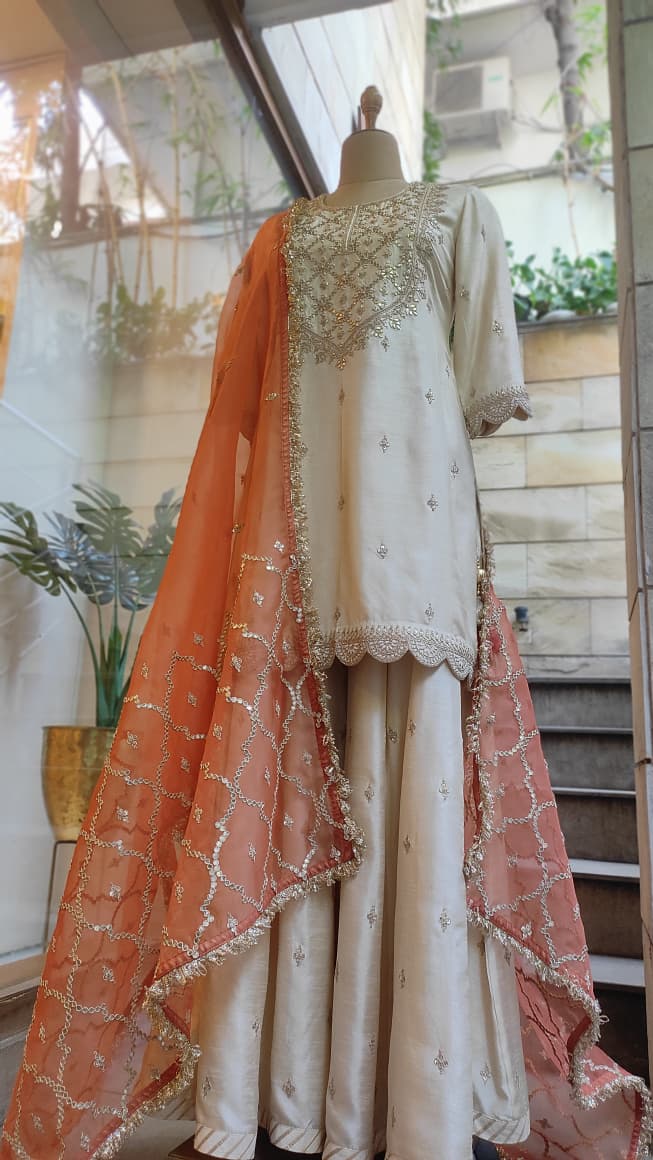Short Kurta & Kalidar Pant With Organza Dupatta