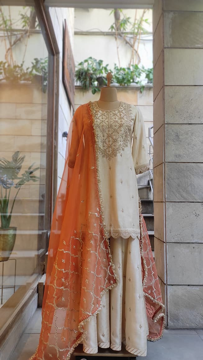 Short Kurta & Kalidar Pant With Organza Dupatta